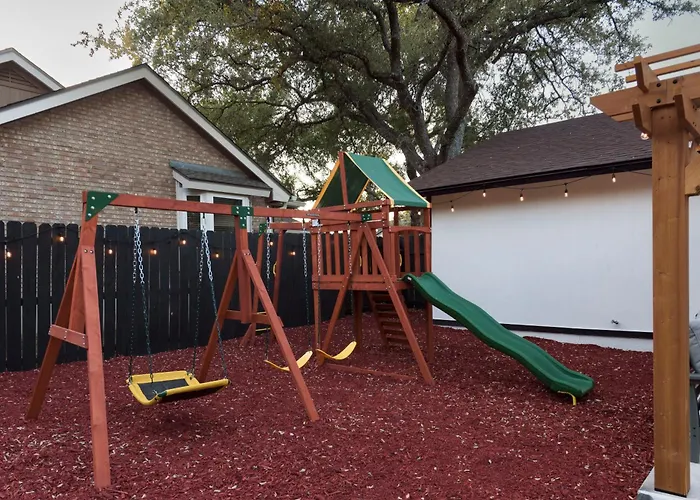 Hot Tub, Game Room, Fire Pit Holiday home