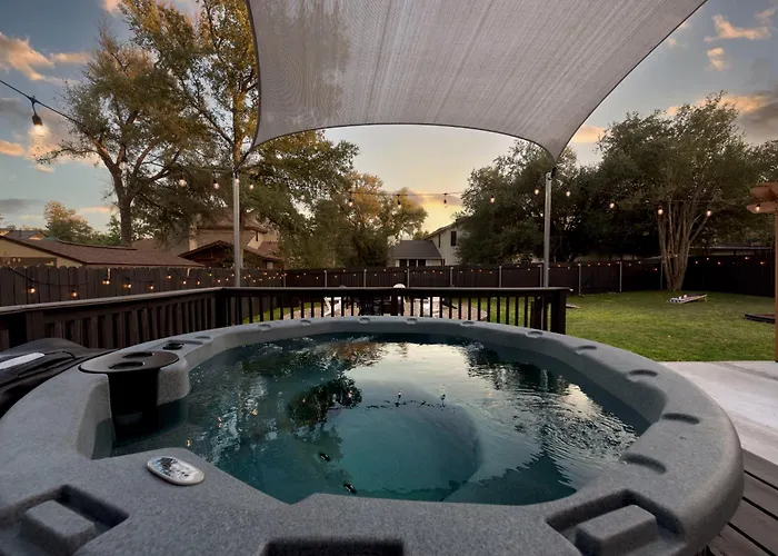 Hot Tub, Game Room, Fire Pit Round Rock